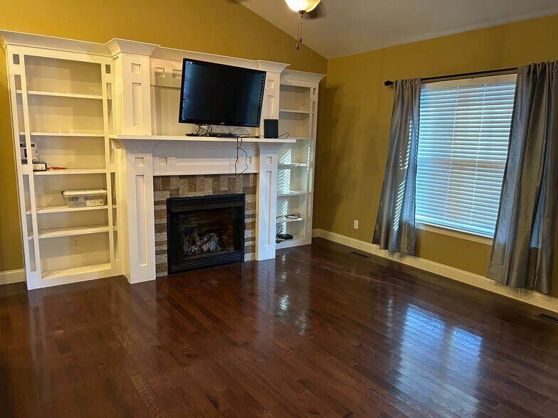 Building Photo - 1166 Stonegate Cir NW