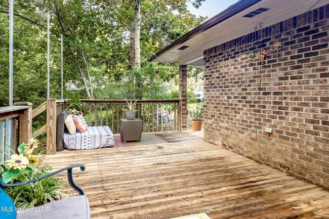 Building Photo - Downtown OS - Golf Cart District (Furnished!)