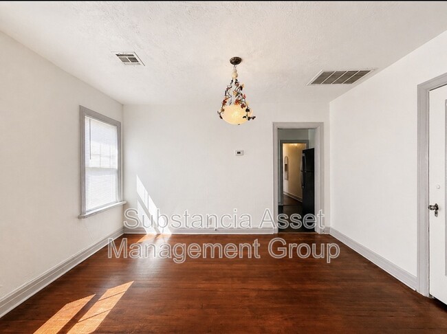 Building Photo - 939 East Dr