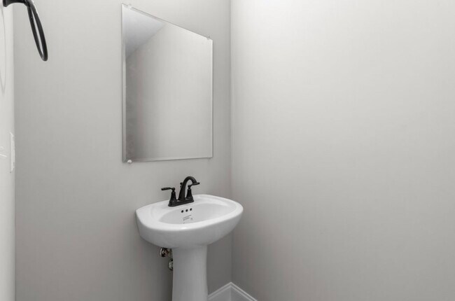 Building Photo - 422 Mattingly Dr