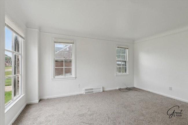 Building Photo - $1,200 - Bungalow