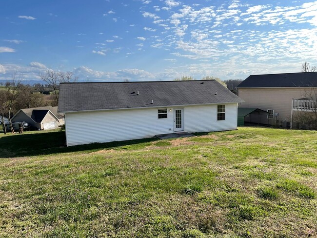 Building Photo - Looking for a ranch in Blount county?