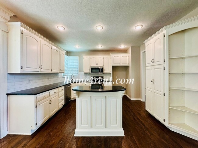 Building Photo - Blue Valley Schools, Walking Distance to Elementary School and Neighborhood Pool!