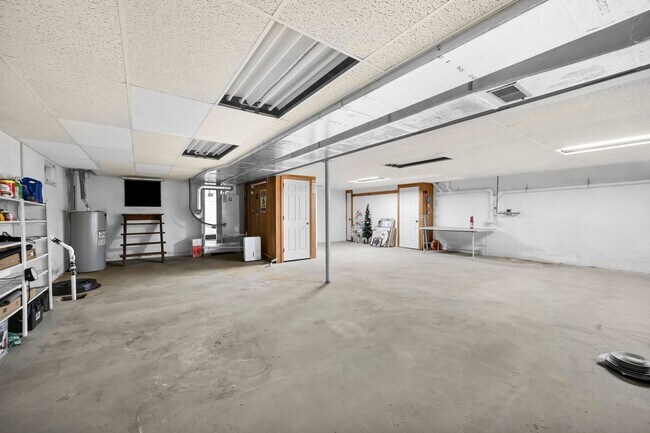 Building Photo - 684 Steinman Ct