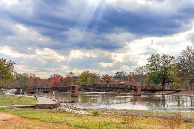 Building Photo - 200 Sanders Ferry Rd