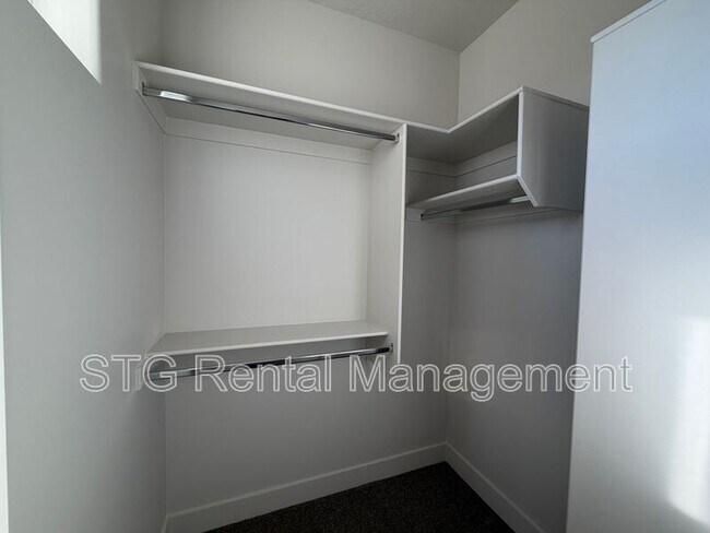 Building Photo - 1020 S 4380 W