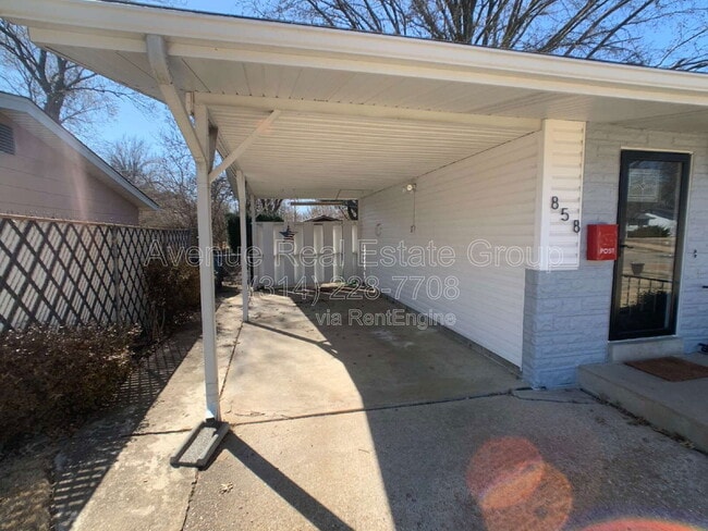 Building Photo - 858 Hazelvalley Dr