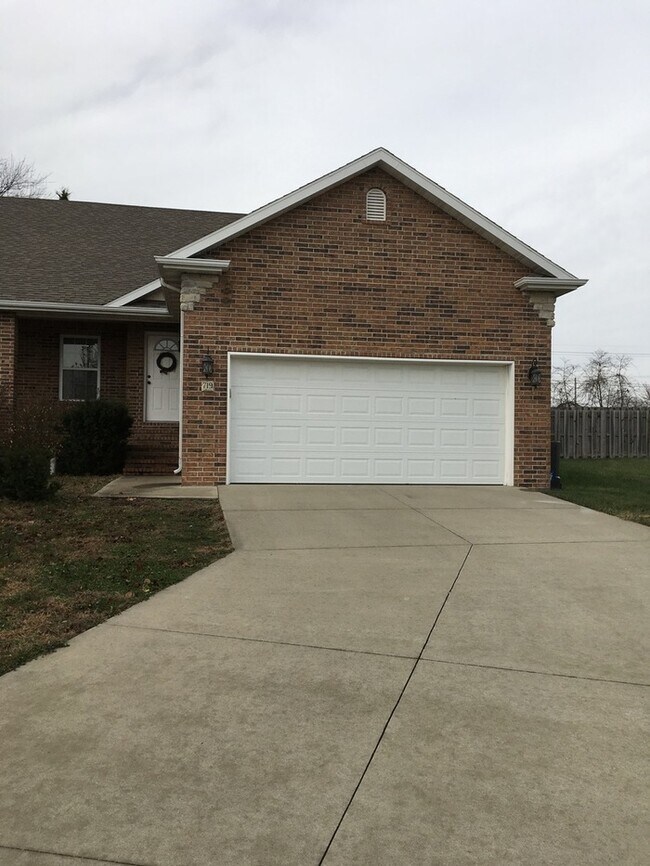 Great duplex/town home located in Ozark! D... 717719719 E Watermill