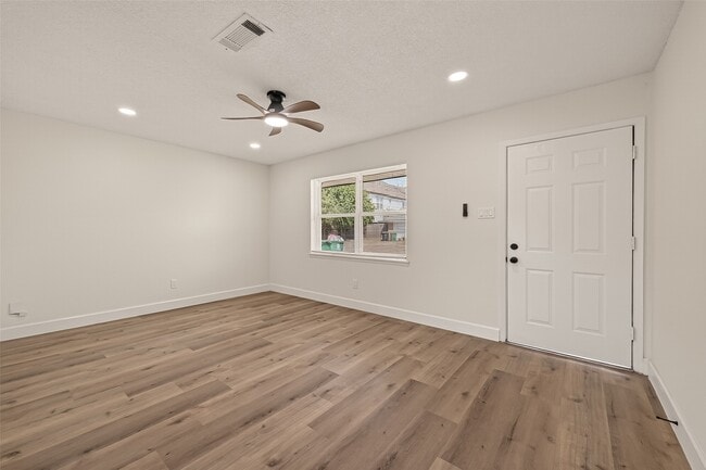 Building Photo - 148 W Whitney St