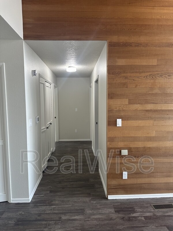 Building Photo - 7730 SW Eaker Pl