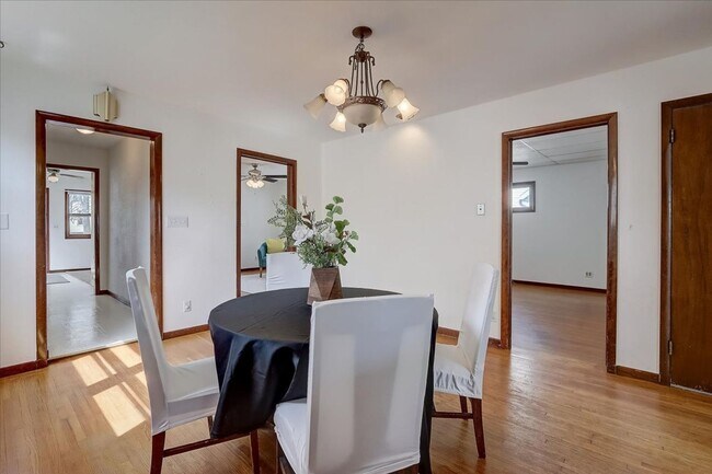 Building Photo - 4Bed/2Bath - Home For Rent in Fort Atkinson