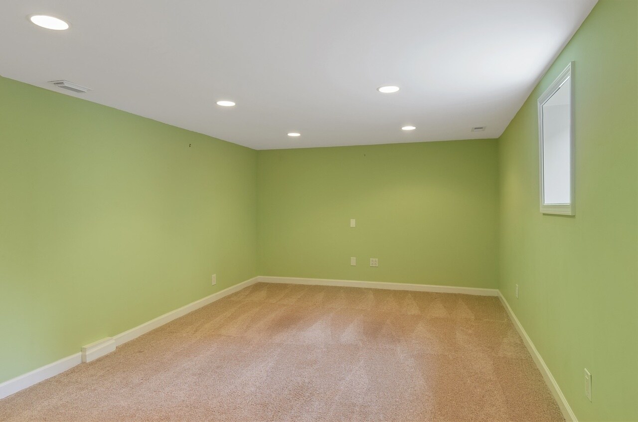 Building Photo - 1760 Henley St