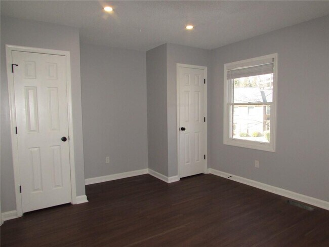 Building Photo - 1716 Twin Brooks Dr SE