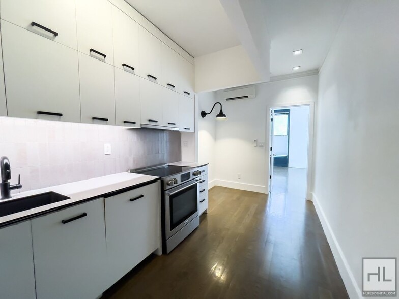 Building Photo - Spacious 2-Bed 1 Bath / Carroll Gardens