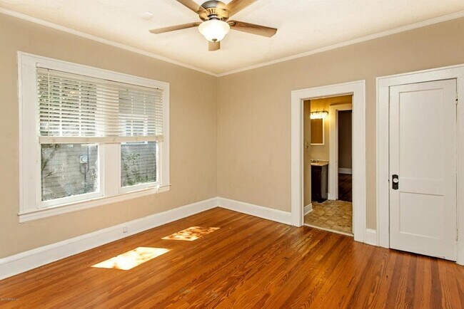 Building Photo - Avondale Beauty on the market!