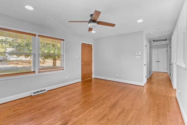 Building Photo - 1532 Starbrook Dr