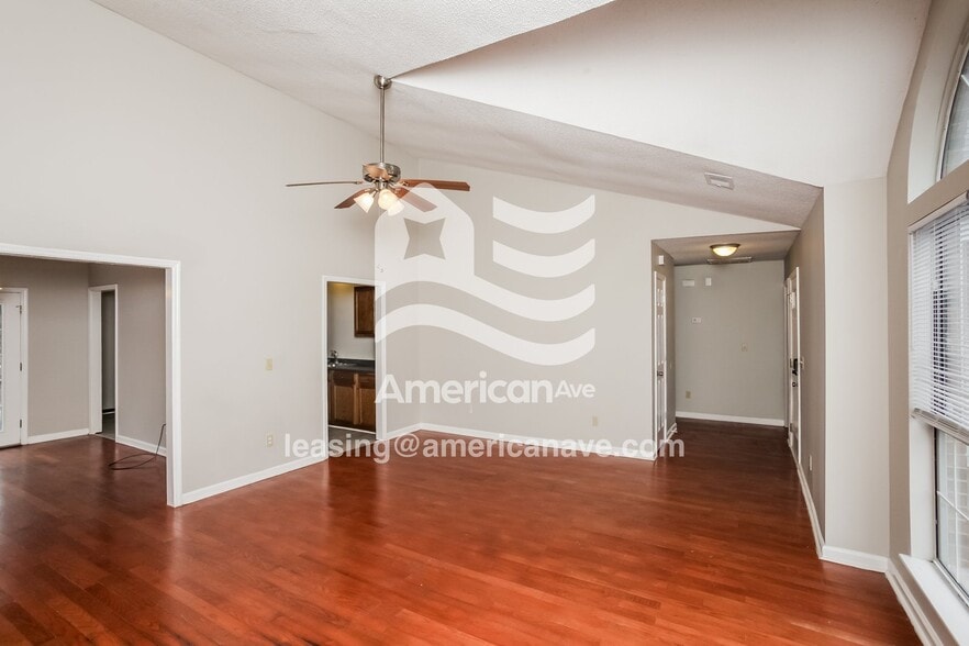 Building Photo - 128 Winslow Way