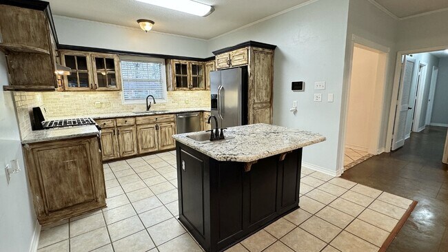 Building Photo - 203 Williamsburg Dr