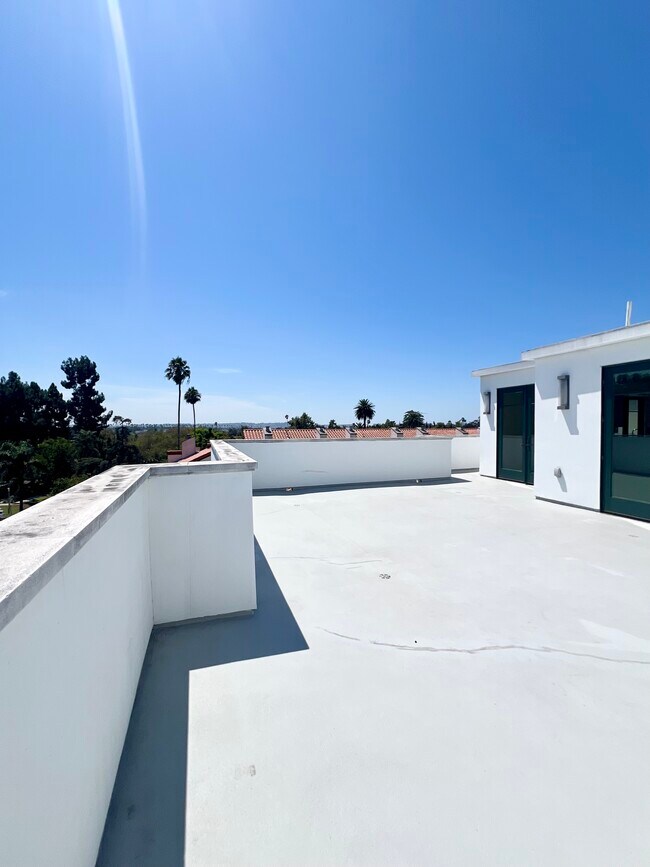 Building Photo - 859 S Lucerne Blvd