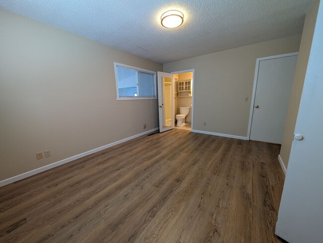 Building Photo - 722 Bryden Ave