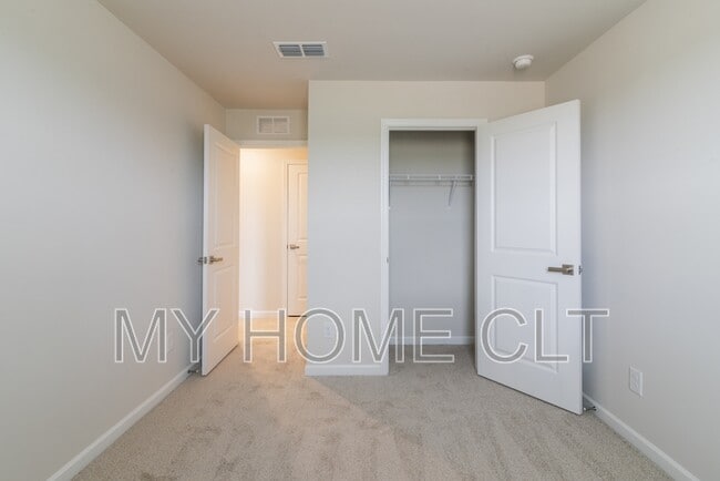 Building Photo - 6067 Bridle Crk Dr