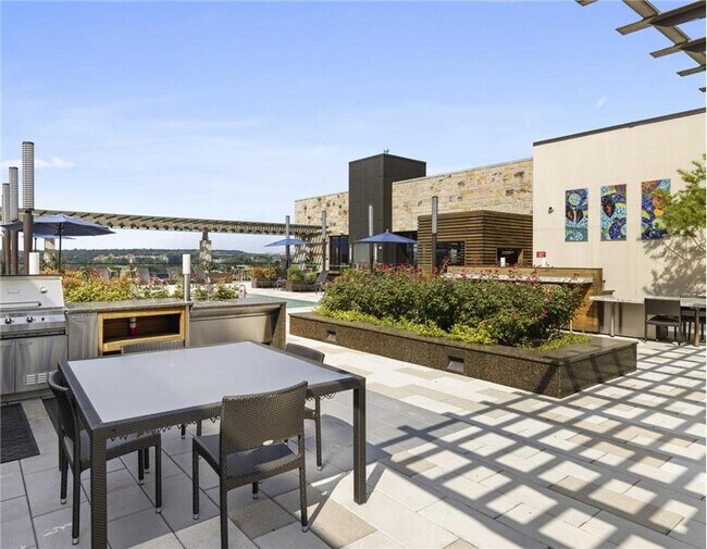 Building Photo - 117 1/2 Sandra Muraida Way