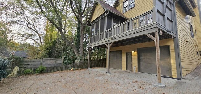 Building Photo - 703 Pershing Ave SE