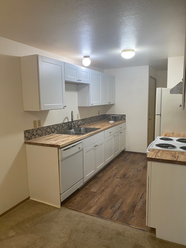 Building Photo - Stratford Square Apartments
