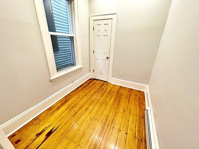 Building Photo - 242 Princeton St