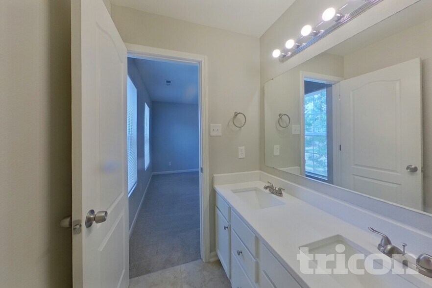 Building Photo - 3349 Table Rock Dr