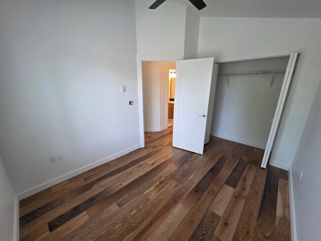 Building Photo - Beautifully Remodeled townhome on the south hill