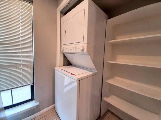 Building Photo - 767 Bering Dr