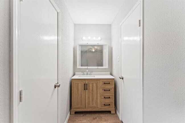 Building Photo - 5507 Lynngate Dr
