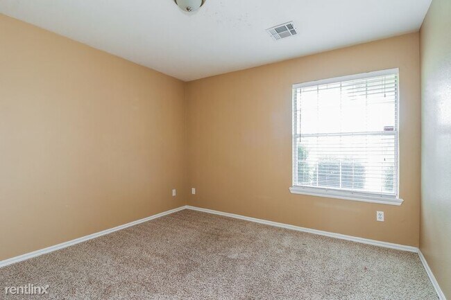 Building Photo - 3 br, 2 bath House - 2725 Tioga Circle