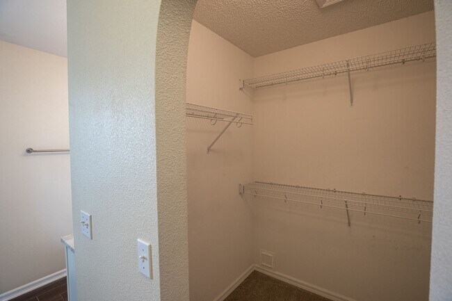 Building Photo - 1866 Hornsey Ct