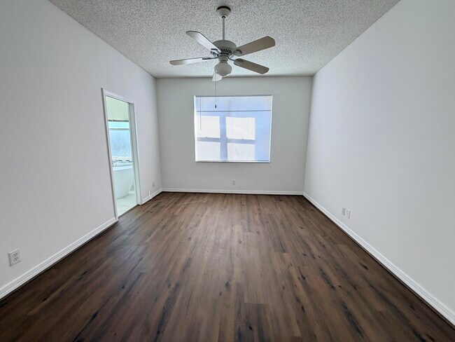 Building Photo - 133 Woodlake Cir