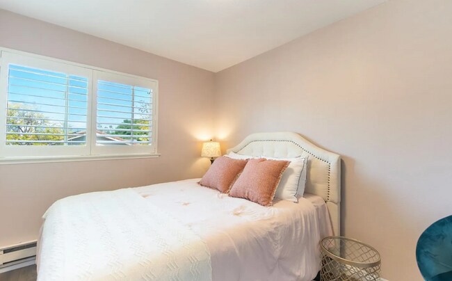 Building Photo - 1173 Capri Dr