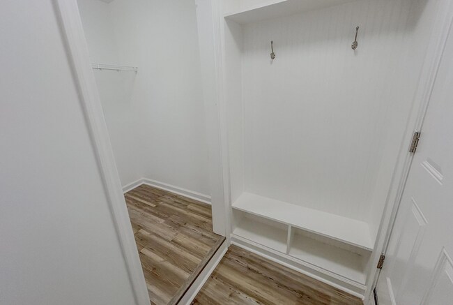 Building Photo - Modern 2BR/1.5BA Property with Renovated Interior and Unique Bonus Spaces