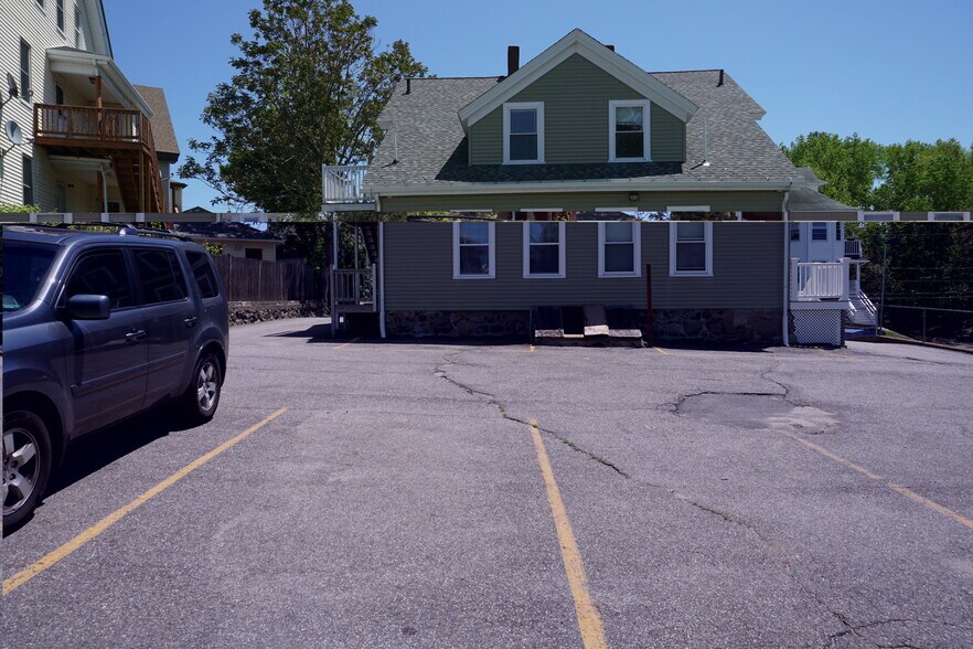 Building Photo - 20 Norumbega Ter