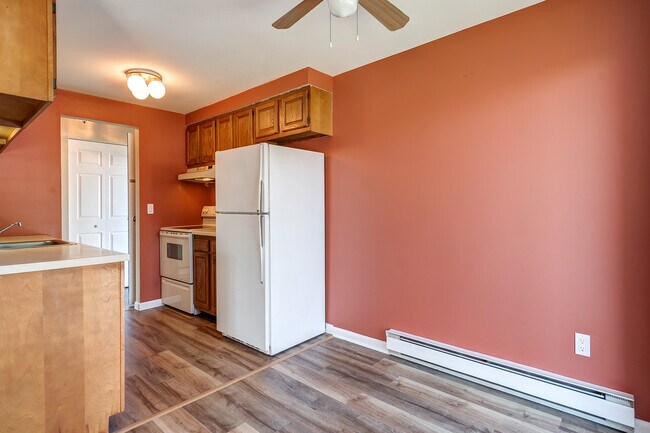 Building Photo - 383 Village Blvd N