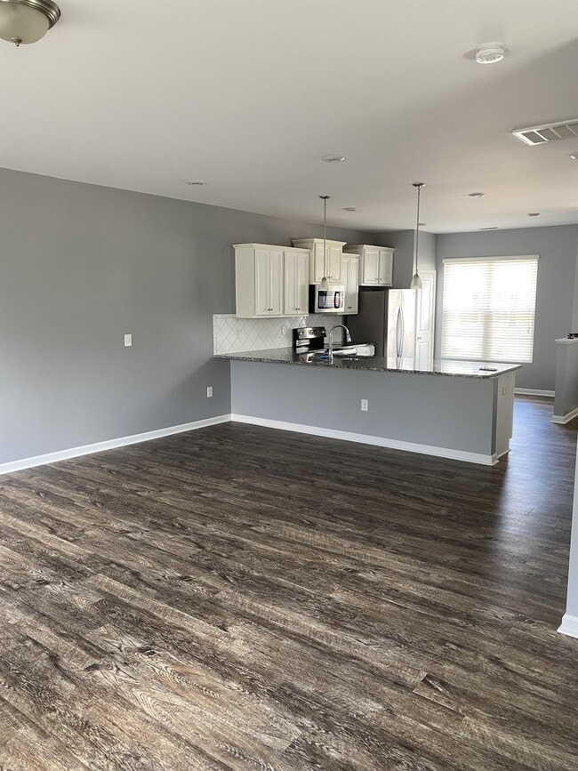 Building Photo - 8960 Commons Townes Dr