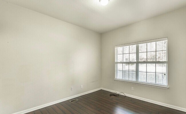 Building Photo - 815 Hamilton Ave