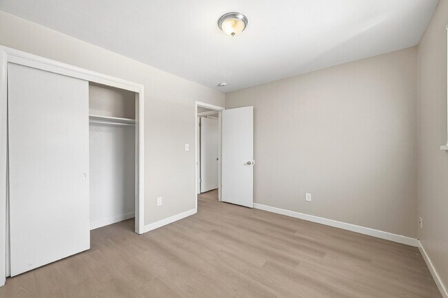 Building Photo - $2,240.95 with $300 Off the First Month's Rent, 5 Beds - 2 Bath, Triplex in Littleton with Shared...