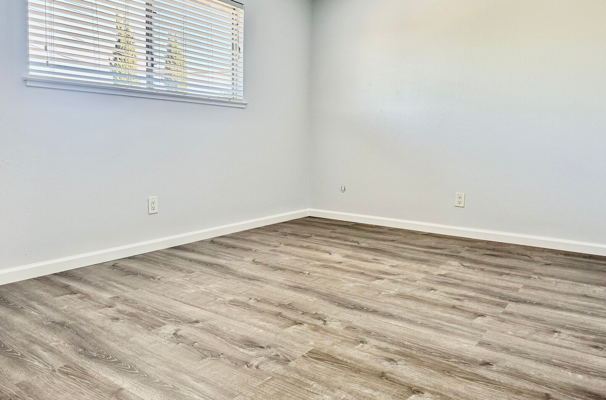 Building Photo - 4549 Greenholme Dr