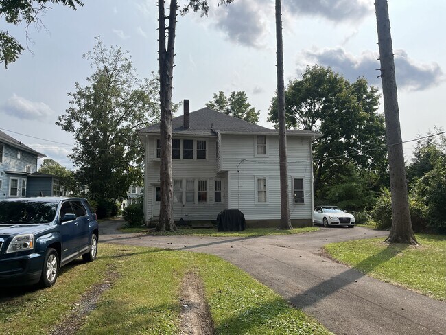 Building Photo - 739 Bloom Rd