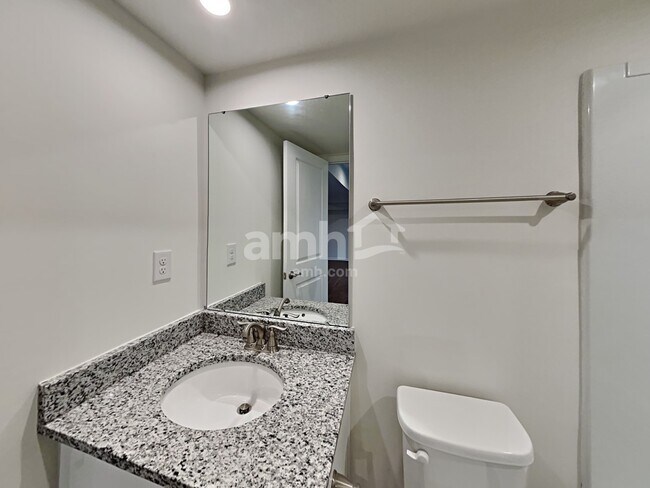 Building Photo - 653 Hamilton Park Dr