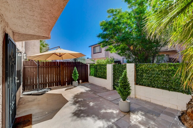 Building Photo - 4338 Caliente St