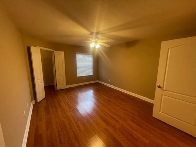 Building Photo - GREAT DOWNSTAIRS UNITIN GATED COMMUNITY LO...