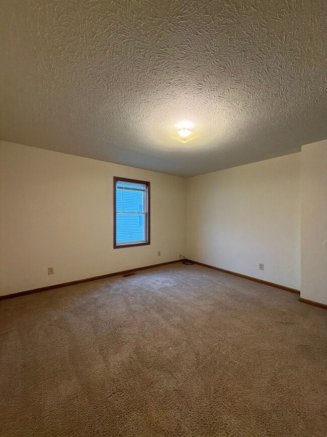 Building Photo - 211 Stonewall Ct