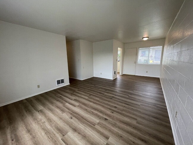 Building Photo - 803 NE Alameda Ave